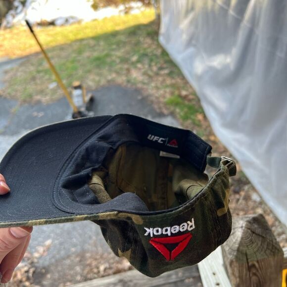 UFC MATT HUGHES AUTOGRAPH - Picture 4 of 4